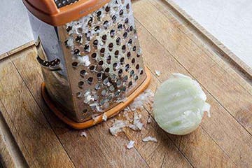 Como combater queda de cabelo com suco de cebola natural Como tratar queda de cabelo com suco de cebola natural